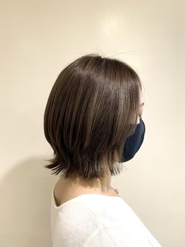 アズール 草加(azule) ミディアムウルフカット　ハイライトカラー