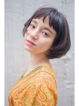 ピズム(PISM) パッツン前髪イメチェン小顔ボブ/グレージュ/オン眉バング