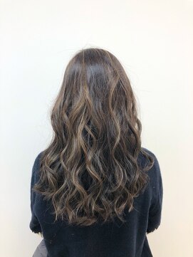 エヌプラス(N+) 黒髪グラデヘアーオリーブグレー小顔に見せるヘアココアベージュ