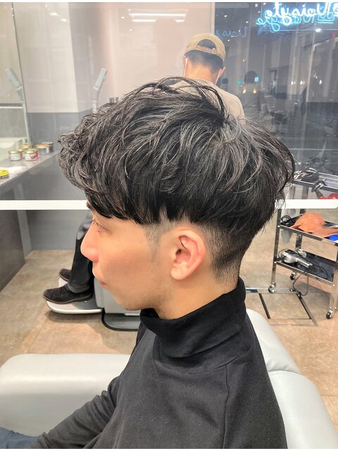 短髪ビジネスマンヘアツーブロックショートアップバングパーマ