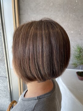 ロエ 平尾山荘(loe) 【脱白髪ぼかしハイライト】×大人ボブ