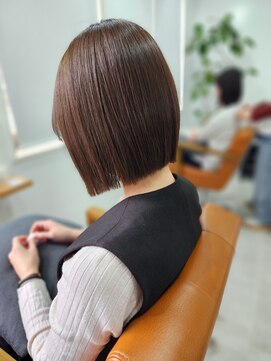 シーバイトリコ 市川(SEA by tricot) 切りっぱなしストレートボブ/フェザーバング