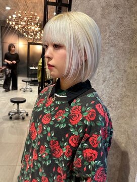 アース 甲府昭和店(EARTH) ブロンド_ホワイトカラー_ハイトーン_レイヤーボブ