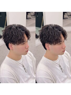 ブライト(BRIGHT) センターパートツイストスパイラルパーマ