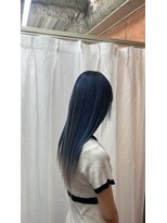 ユニーク(UniQ) 黒×青のインナーカラー