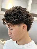 コハク(COHAQ BEAUTY AND RESORT)&nbsp;海外風ラルフカールパーマ×テーパーフェード