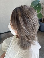 ジャス(jas)&nbsp;白髪活かし×大人レイヤー