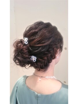 ネオリーブルノン 日吉(Neolive Runon) ゆるふわ編み込みアップ