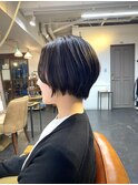前髪長めのショートボブ