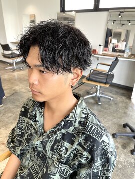 ザ オーダー(THE ORDER) ツイストスパイラルパーマセンターパートメンズカット