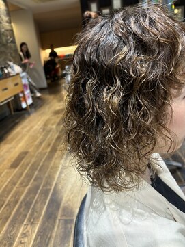 シュール(Sure) アレンジもかわいい!カーリーヘア