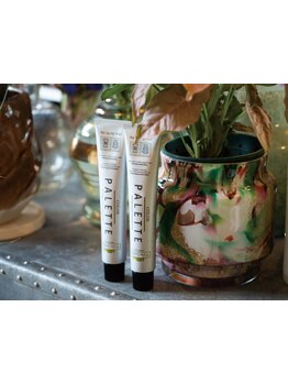 気になる白髪も、キレイに染まる！こだわりのオーガニックカラーで、髪と頭皮に優しく艶やかな仕上がりに♪