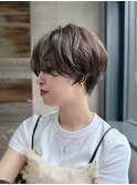 大人フレンチ丸みショートヘアベージュ系カラー丸顔K20260614