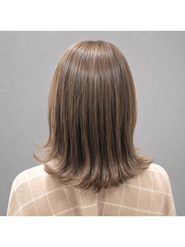 ソラヘアー(SORA hair) ミルクティーベージュ×外ハネボブ 透明感カラー
