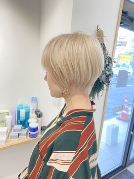 ソラ(sola) ホワイトベージュショート