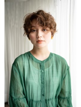 マグノリア オモテサンドウ(MAGNOLiA Omotesando) ボリュームショートパーマ・・・HINATA