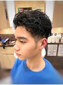 10代20代黒髪ツイストスパイラルツーブロックリバースショート