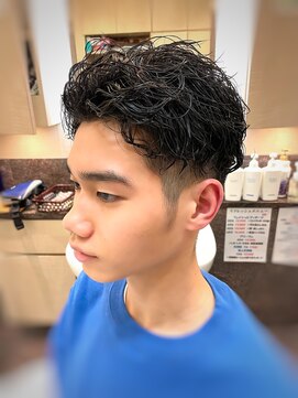銀座マツナガ 浅草店 10代20代黒髪ツイストスパイラルツーブロックリバースショート