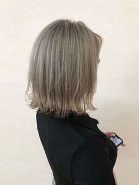 レシェル 松阪(RECIEL) グレージュカラー×外ハネ