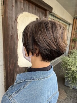 タエビスアリッサム(Taebis Alyssum) アンブレラカラー ショートボブ