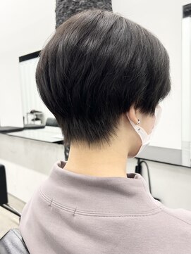 ココ 本八幡(KOKO) 黒髪クラゲヘアーオリーブグレー小顔ココアベージュ卵型ショート