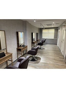 少人数制のマンツーマン施術。人目を気にしないプライベート空間で髪の悩みを解決します*