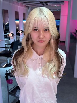 ダズリングディア(Dazzling Deer) 抜きっぱなしブロンド/デザインカラー/夏/ウェーブ巻き