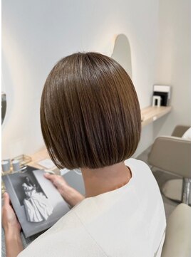 ルーチェココ ブラン(Lu'ce coco blanc) ハイライトカラーシルキーストレートボブ