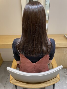 スリーオオテマエ(three. Otemae) 【three】つやつやナチュラルベージュ[天満橋/谷町]