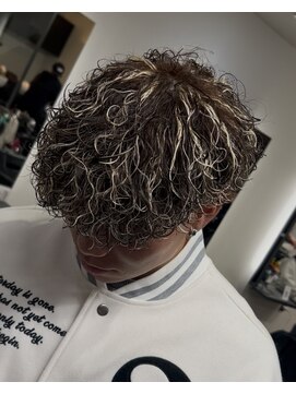 イーラ アメ村店(era) バロックパーマ　ツイストスパイラル眉カットメンズパーマ