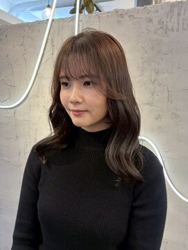 ヴィサージュバスク(VISAGE ba.s.k) 大人女性に似合う艶ブラウン×ゆる巻きロング