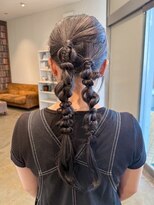 アンドファイン ヘアビューティー(&Fine hair beauty) ツインお団子アレンジ