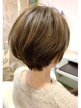 パシフィックダズールバトン(Pacific Dazzle baton) 大人のショートボブ