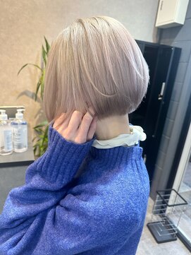 ルーツ(Roots) goro ホワイトミルクティー/赤み消しカラー/ハイトーンカラー