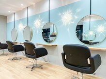 オーブヘアー バース 関店(AUBE HAIR verse)の雰囲気（開放感のある明るい店内で、くつろぎの時間をお過ごしください。）