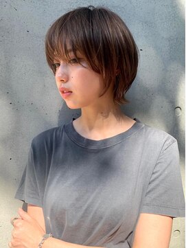 シーン(SCENE) 長めウザバング　丸みショート　マロンベージュ【天神/今泉】