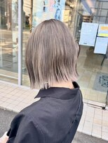 ミーティア バイ クアトロ(Meteor By QUATRO)&nbsp;切りっぱなしボブ ハイトーン グレージュ