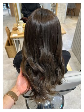 シーバイリリア(siie by LILIA) 柔らかオリーブカラー