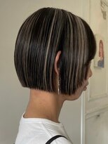 カムジーヘッドカミノウラ(COMEGHEAD KAMINOURA)&nbsp;切りっぱなしボブハイライトケアブリーチミニボブインナーカラー