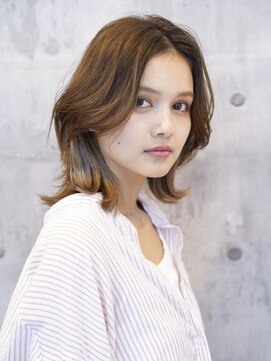 アイスバーグ(eyesburg) 似合わせカット/くびれミディ/インナーカラー/グレージュ