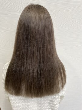 イア(oia) 【柔らか質感×ナチュラルカラー】透明感ブラウンロングスタイル