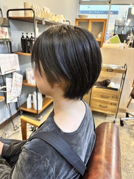 スアバイキキ(SuA by kiki.) ミディアムレイヤー/ハッシュカット/ワインレッド[千葉]