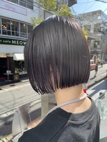 ヌード(NUDE)&nbsp;NUDE ダブルカラー ワインレッド ミニボブ 切りっぱなしボブ