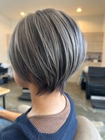 ボンドヘアステージ 良福寺店(BOND hair stage)&nbsp;グレージュで魅せるショートボブ｜20代～40代に似合う透明感ヘア