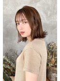ヘーゼルベージュでプツンと外ハネ切りっぱなしボブ♪