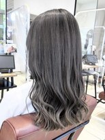 クアトログランシュ ひたちなか店(QUATRO×GranCieux)&nbsp;シャドールーツ×シルバーグレージュ