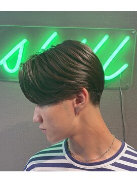 スキル(SKILL) センターパート/ニュアンスパーマ/メンズ縮毛矯正/パーマ落とし