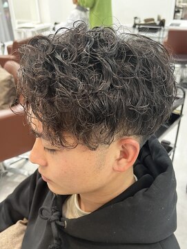 ヘアーアイスカルテット(HAIR ICI QUARTET) 20代30代メンズスパイラルパーマワイルドオシャレ感アッシュ