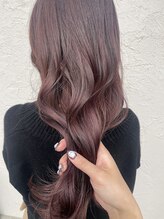 肌色をきれいに見せるカラーで印象を明るく華やかに