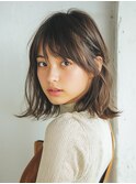 軽やか外ハネボブミディ／大人カジュアルスタイル